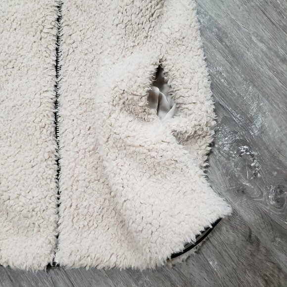 Wilfred Aritzia Chatou Vest Sz L Faux Fur - Picture 4 of 7